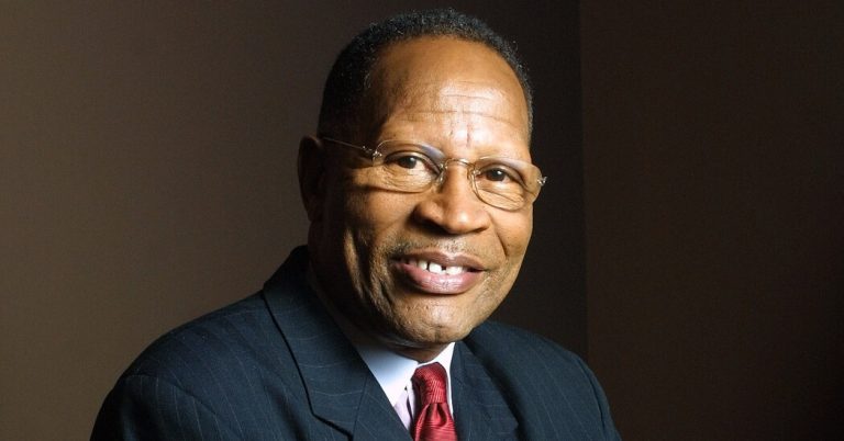 Sharpe James, Revitalizing Newark Mayor Convicted of Corruption, Dies at 89