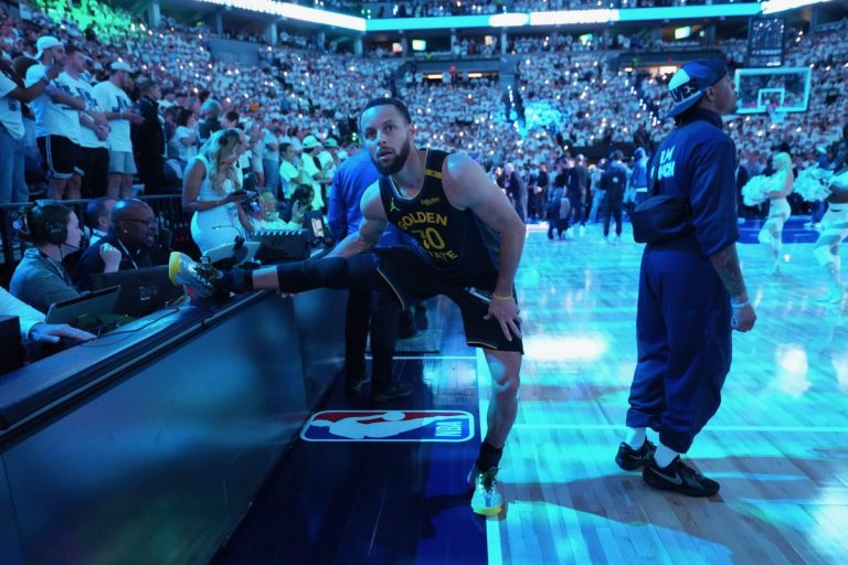 Steph Curry’s hamstring injury gives the Warriors another mission: Buy him time