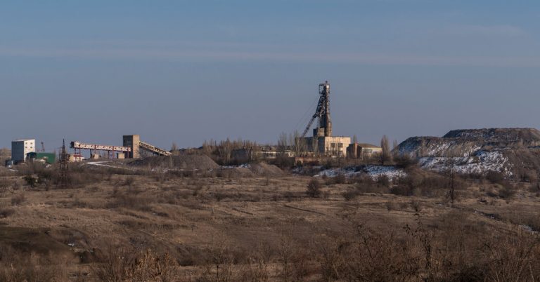 Ukraine and U.S. Sign Economic and Reconstruction Deal