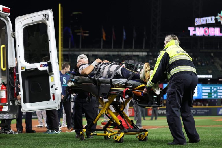 Yankees’ Oswaldo Cabrera taken off field by ambulance with ankle injury after scoring run